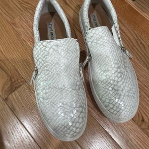 Steve madden slip on shoes